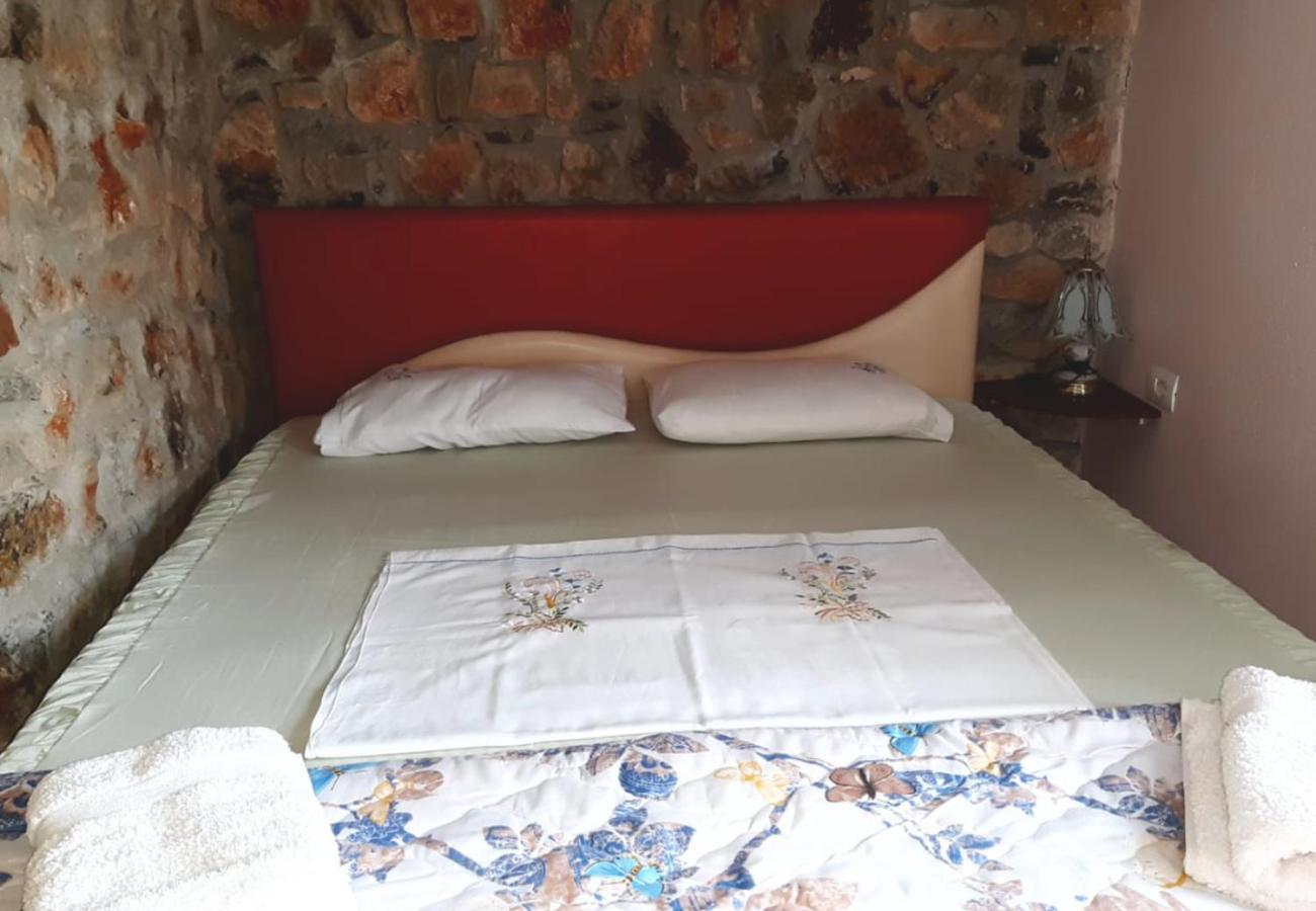 Hotel Villa Stone Dream Bar Restaurant Udenisht 外观 照片