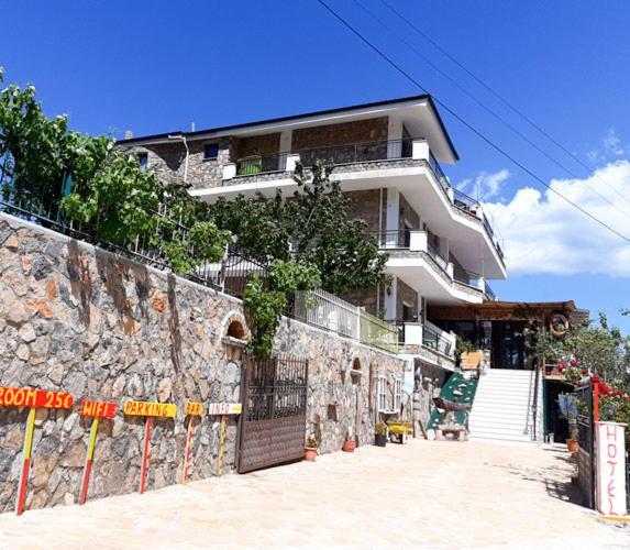 Hotel Villa Stone Dream Bar Restaurant Udenisht 外观 照片